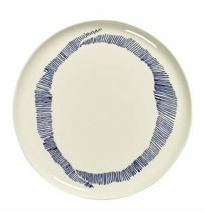 Plat bord rond White swirl - stripes blue geglazuurd aardewerk Ø 26.5 Feast By Ottolenghi Serax