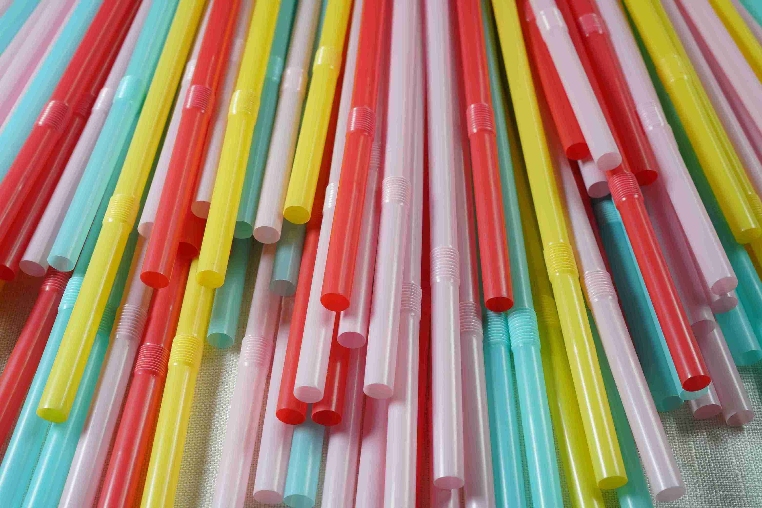 Pourquoi la paille seduit-elle encore ?